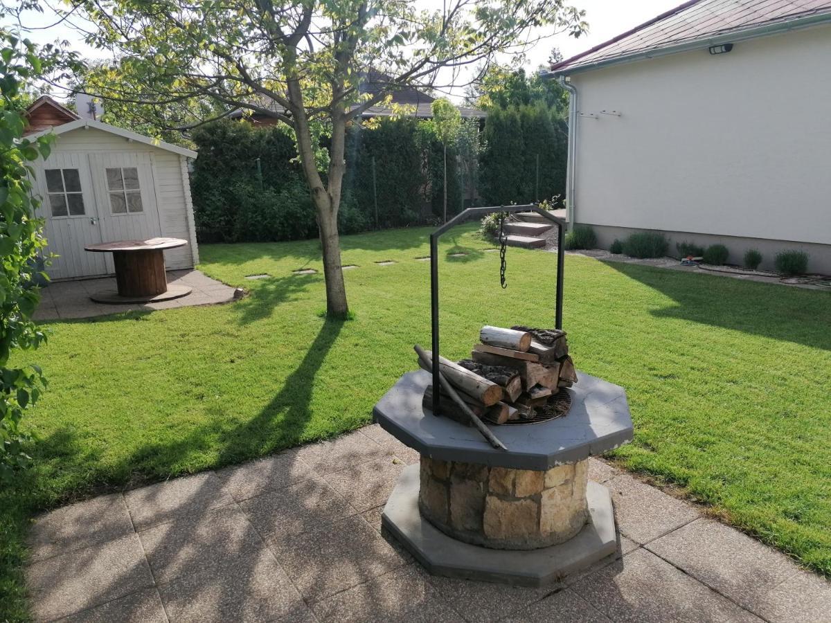 Levelke Mini Apartman Gardony Bagian luar foto